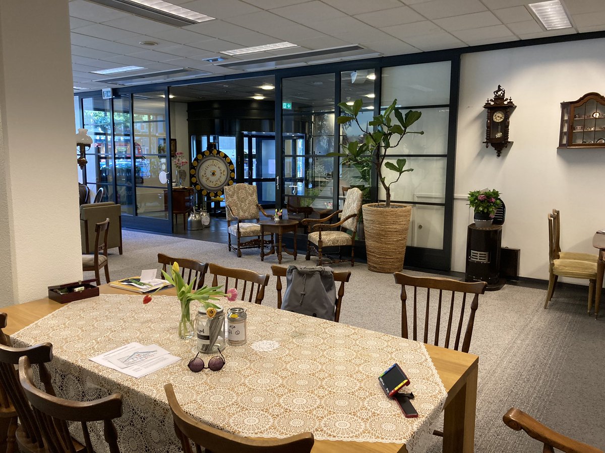 Vandaag ben ik tussen 10:00 en 12:00 uur aanwezig bij Thuis in Rooi (pand Rabobank). Heb je een vraag over de leefbaarheid bij jou in de buurt? Een idee om jouw buurt te verbeteren? Wil je een actie opzetten om je buurt op te schonen? Loop gerust binnen en ik help je verder.
