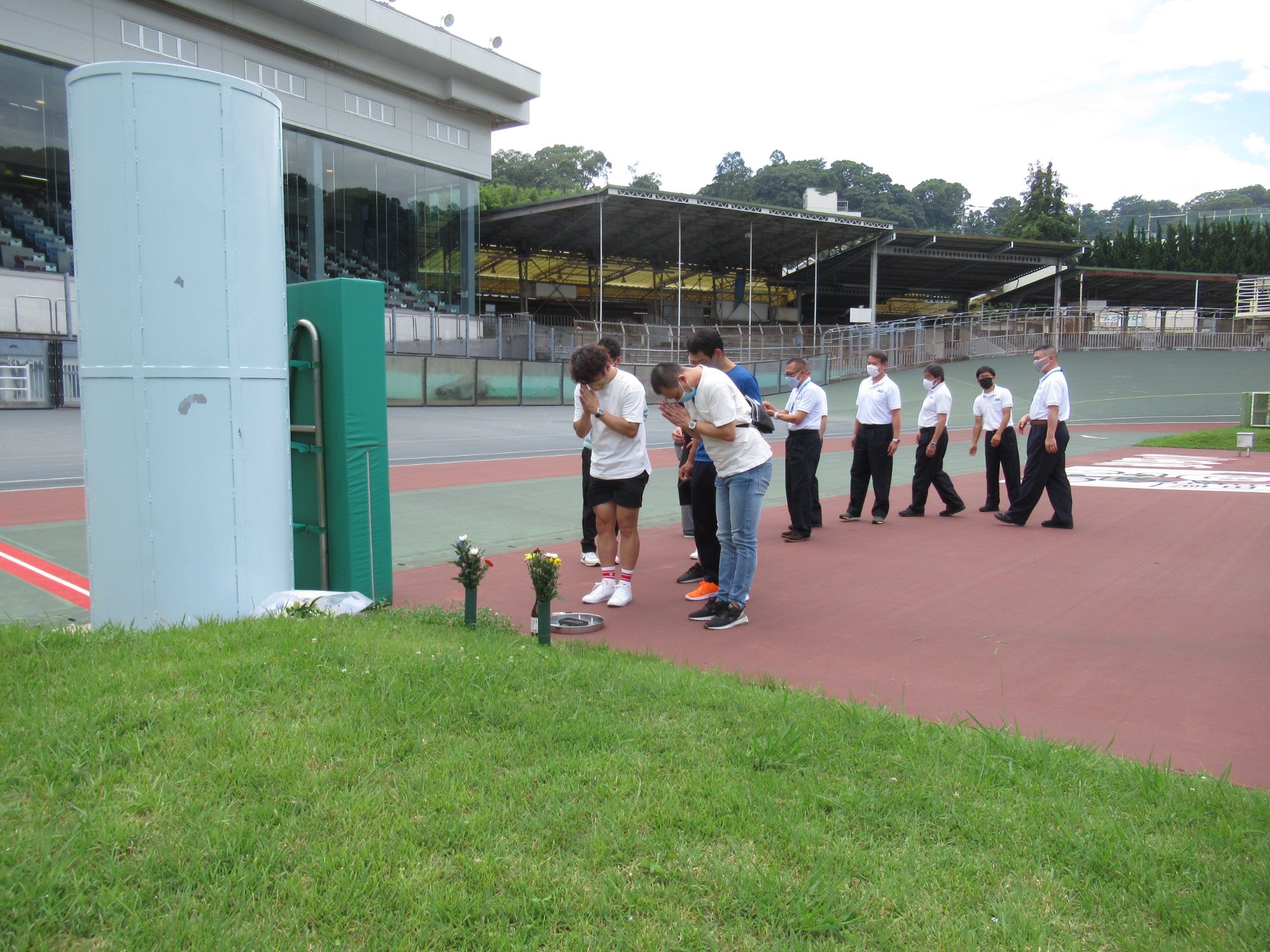 松本 直 على تويتر 12年7月7日 小田原競輪でレース中の事故により亡くなった坂本照雄さん 享年40 の追悼会が行われた 小田原で解説をする林雄一は 坂本さんとは気が合い かわいがってもらった 自分もレース中の事故が引き金になり引退 今後このような悲しい事故