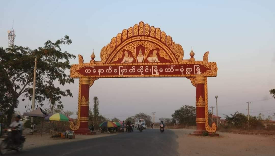 At around 9 am on July 7, Junta terrorists forcibly abducted four young men near the Phayarne Than Lan Market in #Monywa. They also confiscated two of their motorcycles and abducted them by covering their heads with black bags.
#July7Coup
#WhatsHappeningInMyanmar
#MilkTeaAlliance