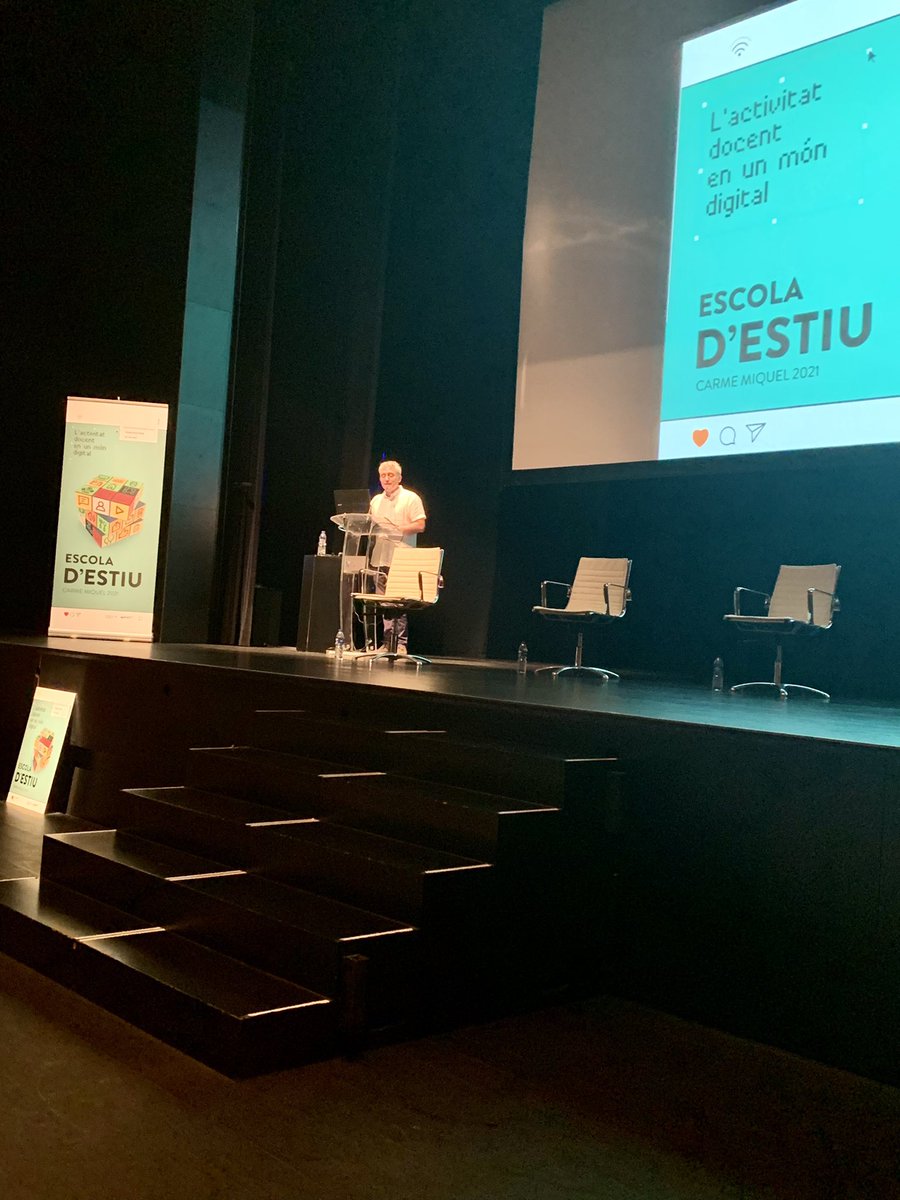 elsavilalta's tweet photo. Reprenem l'Escola d'Estiu Carme Miquel #escolaestiuCM2021 i ho fem amb la ponència de @lucipangrazio, de la @deakin University d'Austràlia, "Educació i competència digital des d’una perspectiva crítica" moderada per Dora Sales @ifemgen @UJIuniversitat #DGIEO https://t.co/ql1tw2i213