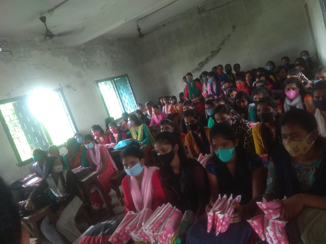 CscMalda's tweet photo. Today Stree Swabhimaan Sanitary Napkins free delivery at Laxmipur High School Malda District Kaliachak-III 
VLE Name- Susmita Sarkar 
Block- Kaliachak-III
GP- Laxmipur
@dintya15 @rsprasad @CSCegov_ @PatankarRishi @rkmishra011 @rkmishra011 @PMGDISHA @arupwbanchor @ArnabCh97014674 https://t.co/7YRCDhbVt0
