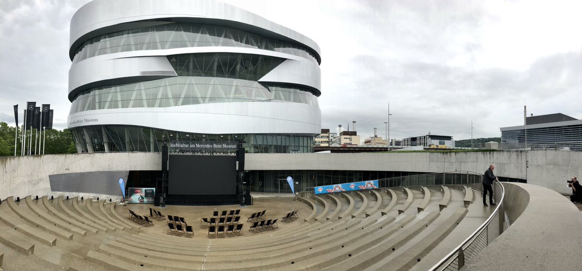 JanGeorgPlavec's tweet photo. Kommende Woche findet die 101. Social Media Night in Stuttgart am Mercedes-Benz-Museum statt. Das Porträt des Organisators @markusbesch vom @smcst entsteht schon jetzt :)
#smcstr #mbsmn #smnstr https://t.co/EezTOv9c1I