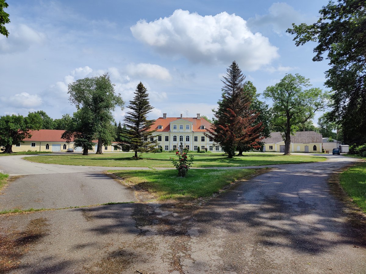 dvlrnr's tweet photo. #Saue mõis (manor). #PuhkaEestis #VisitEstonia https://t.co/rH4pdJQXTh
