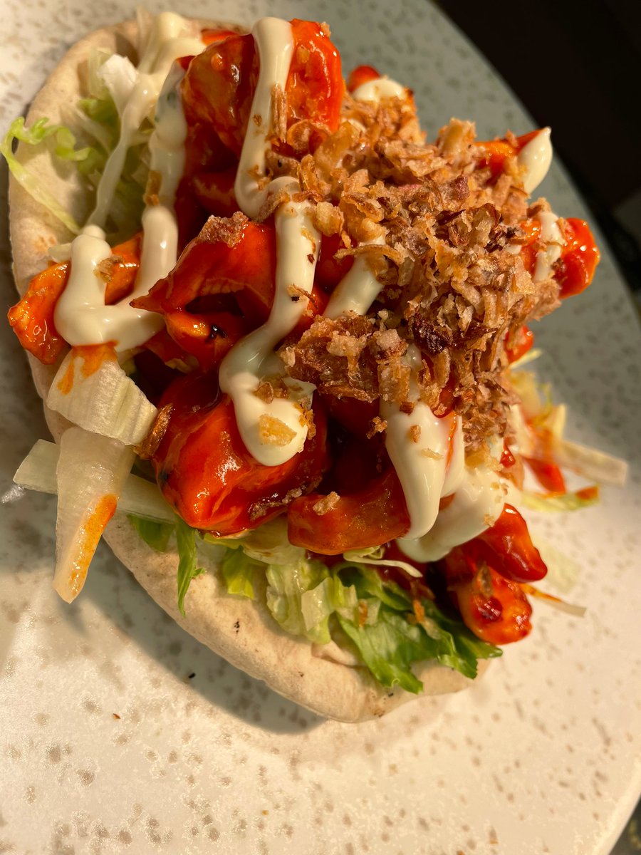 squarebistro's tweet photo. Lunch special today- chilli chicken toasted pitta, iceberg, garlic mayo, crispy onions!!! #proper #supportlocal #itshothothot https://t.co/8Vm6o6EewX