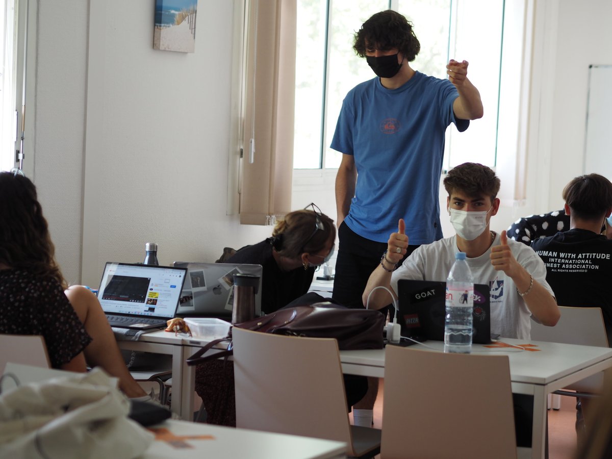 iseg_officiel's tweet photo. 🥽 Le #SummerCodeCamp continue pour les étudiants de 1re année qui s'initient aux bases de la programmation informatique avec @epitech !
➡ https://t.co/2Oxm3zuz2j
📸 @isegmcsbo https://t.co/FVvk90yE3v