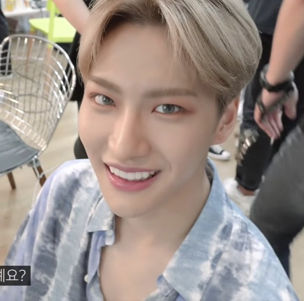 thinkinghwa's tweet photo. the prettiest boy !! https://t.co/ybr2wfQtpx
