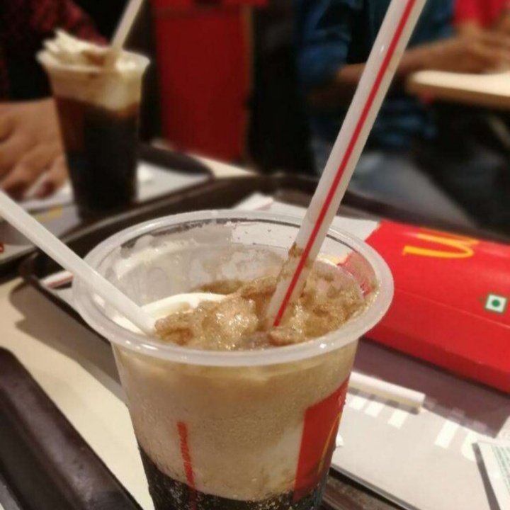 SHUBHAMBHAMBHAM's tweet photo. LEGENDARY DRINK. @McDonalds 
#McFloat #McDonalds https://t.co/YFBU9sxJ76