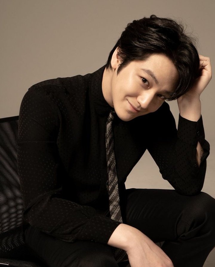 Happy birthday Kim Bum. currently obsessed with him after law school  