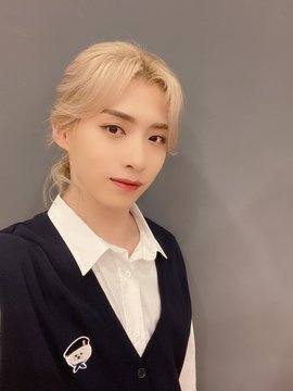 E5rrOcIUcAIl_Z1?format=jpg&name=360x360