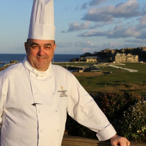 "I wanted to be involved in the apprenticeship program so young aspiring chefs can be given the opportunity I had." 🙌

Martin Hollis, Executive Chef at <a href="/OldCourseHotel/">Old Course Hotel</a> shares why he wanted to be involved in AHS'  #apprenticeship in Professional Cookery. 

apprenticeshipinhospitality.scot/all-our-storie…