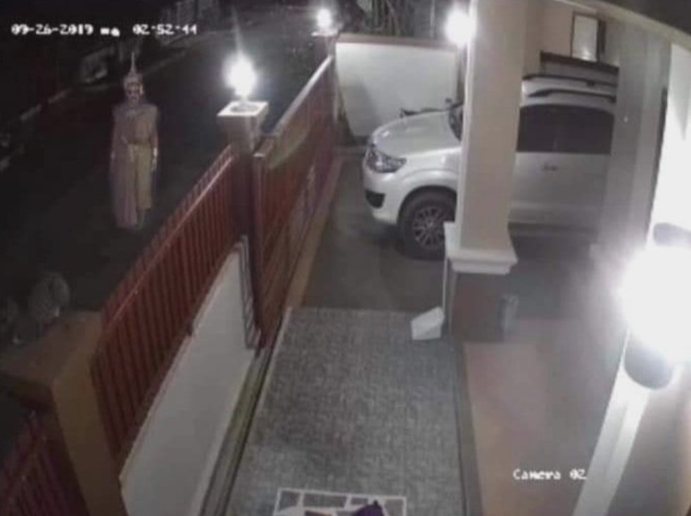 คนเกาหลี : ดู 랑종 จบแล้ว พอออกจากโรงหนังก็สบายใจที่ได้กลับสู่ชีวิตจริง
.
คนไทยออกจากโรงหนัง: