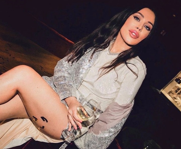 #escortistanbul #sislieskort şişli Rodison blue oteline yakın oturuyorum bilgi almak için arayın ve ya watsapa yazın 05380168459