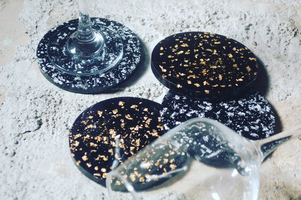 ZicoJude's tweet photo. 'Beyond Black' Coasters / Resin &amp; Gold/Silver Leaf / 4" × 4"

A contemporary addition to any coffee or dinner table, these stunning black resin coasters are beautifully crafted.
.
#abstractart #coasters #gifts #resincoasters #resinart #homedecor #zicojude https://t.co/0rjMXBg40B