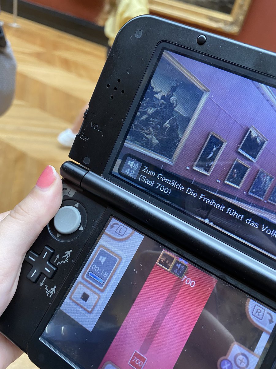 Viickyy_91's tweet photo. Nintendo 3DS als Audioguide im Louvre 👌 Beste Idee 🎧 https://t.co/03hGvFFUIJ