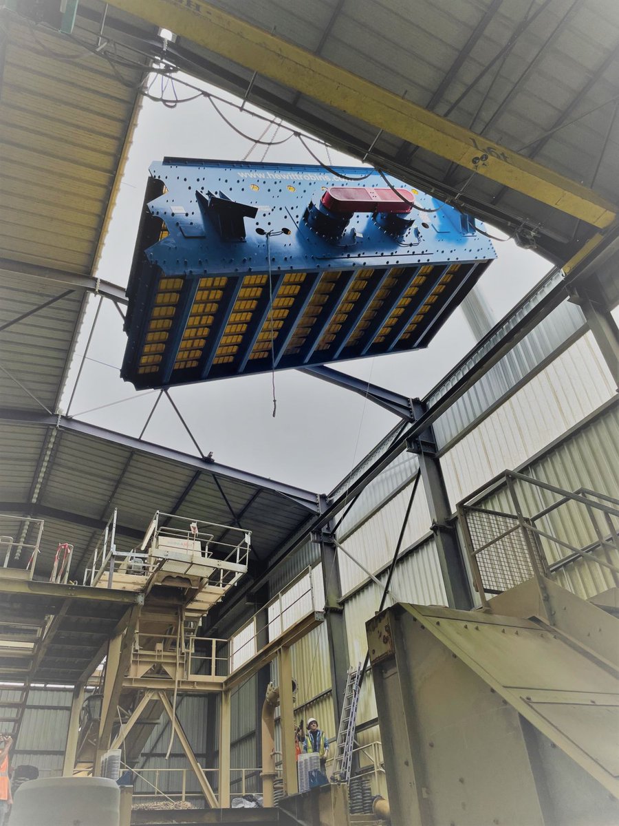 HewittRobinsLtd's tweet photo. In she goes!
This 2.7 x 7.2 triple deck Wash Screen has now been lifted into position ready for commissioning at the end of the week.
#hewittrobins #ukmanufacturing #madetomeasure #vibratingscreen #crible #quarrying #sandandgravel #builttolast https://t.co/0cGAJ1nijf