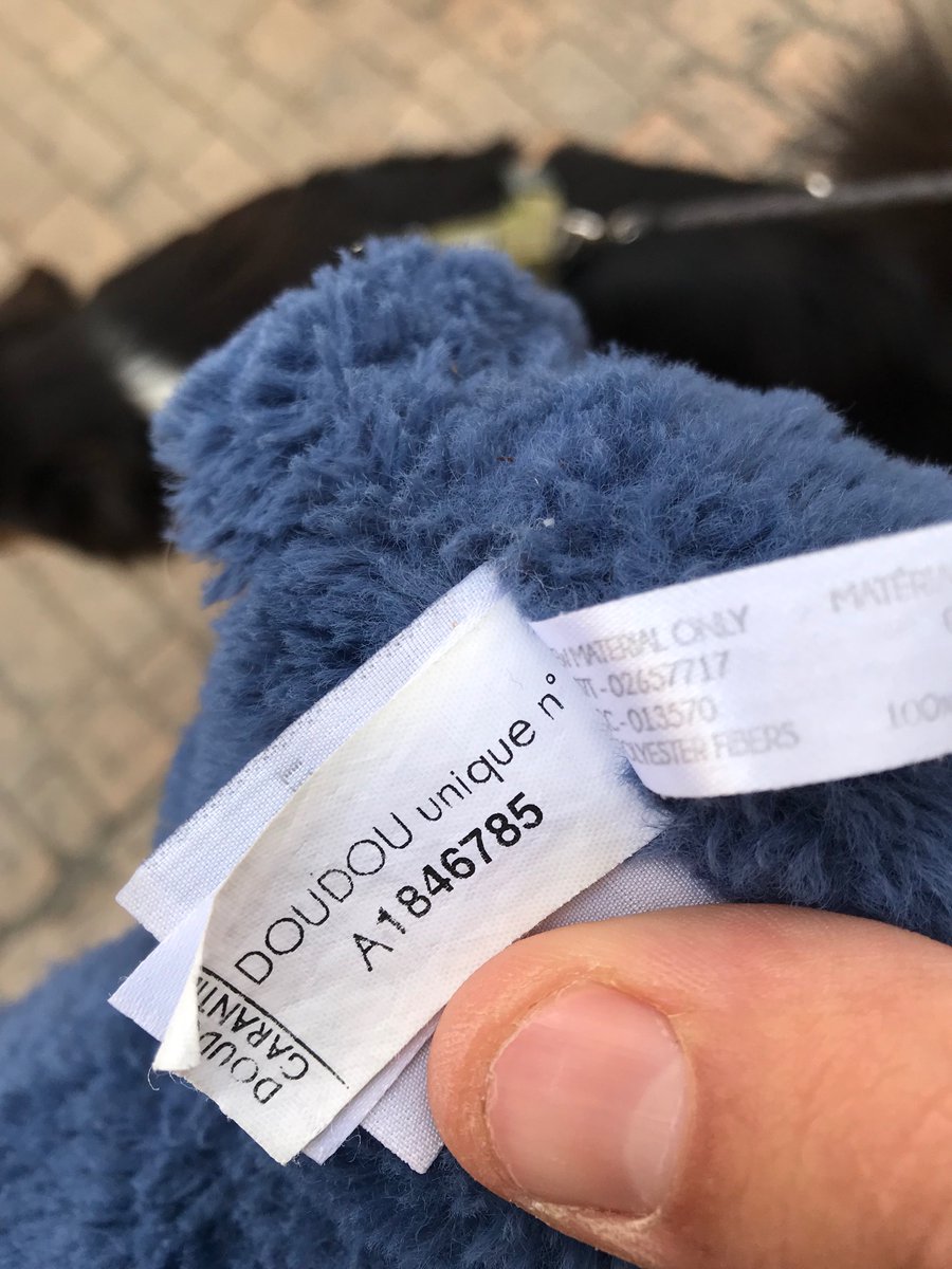 Midnightooclock's tweet photo. @doudouetcie helllloooo #twitter notre #pirate a trouvé ce #doudou sur #sarlat!Ms le service est fermé jusqu’au 15juillet ! Comment retrouver son propriétaire pr qu’il ne passe pas de mauvaises vacances?Aidez nous!RT apprécié pour le petit 👶 qui a perdu son compagnon de route https://t.co/TWdZ8thDfR