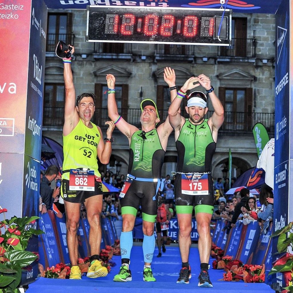 rafalu0's tweet photo. Hoy hace 4 años de mi mayor gesta deportiva. Mi primer y único #IronMan en Vitoria
Experiencia Inolvidable! #triatlon #triathlon #rrt #gorrt #deporteesvida https://t.co/UQKimGJKfn