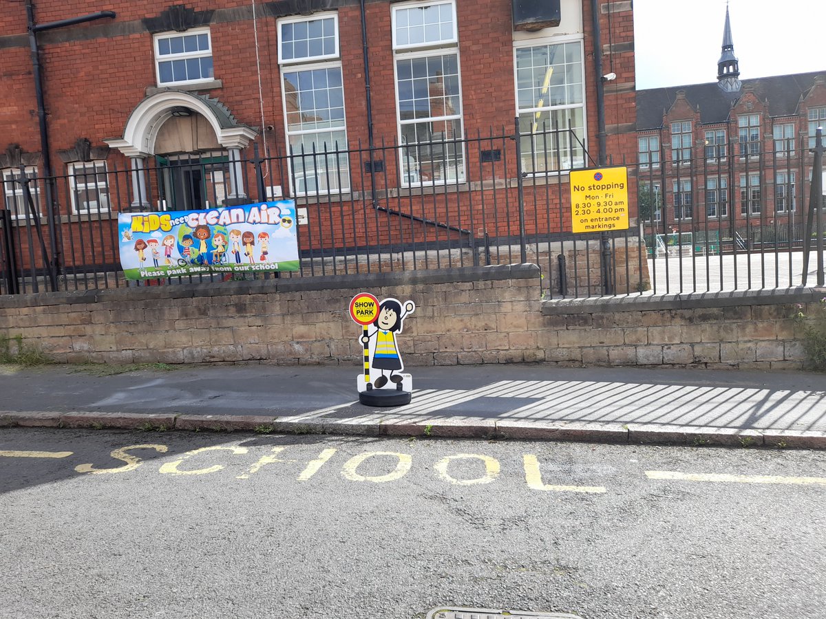 REACTNottingham's tweet photo. Early start this morning and a real buzz in the #Berridge ward for todays #dayofaction
Lots of engagement around schools in the ward regarding #parking & engine idling to promote #cleanair all while keeping our future aduls #Safer
#Nottingham
#lovewhereyoulive
#proud https://t.co/DbPuIr03G4