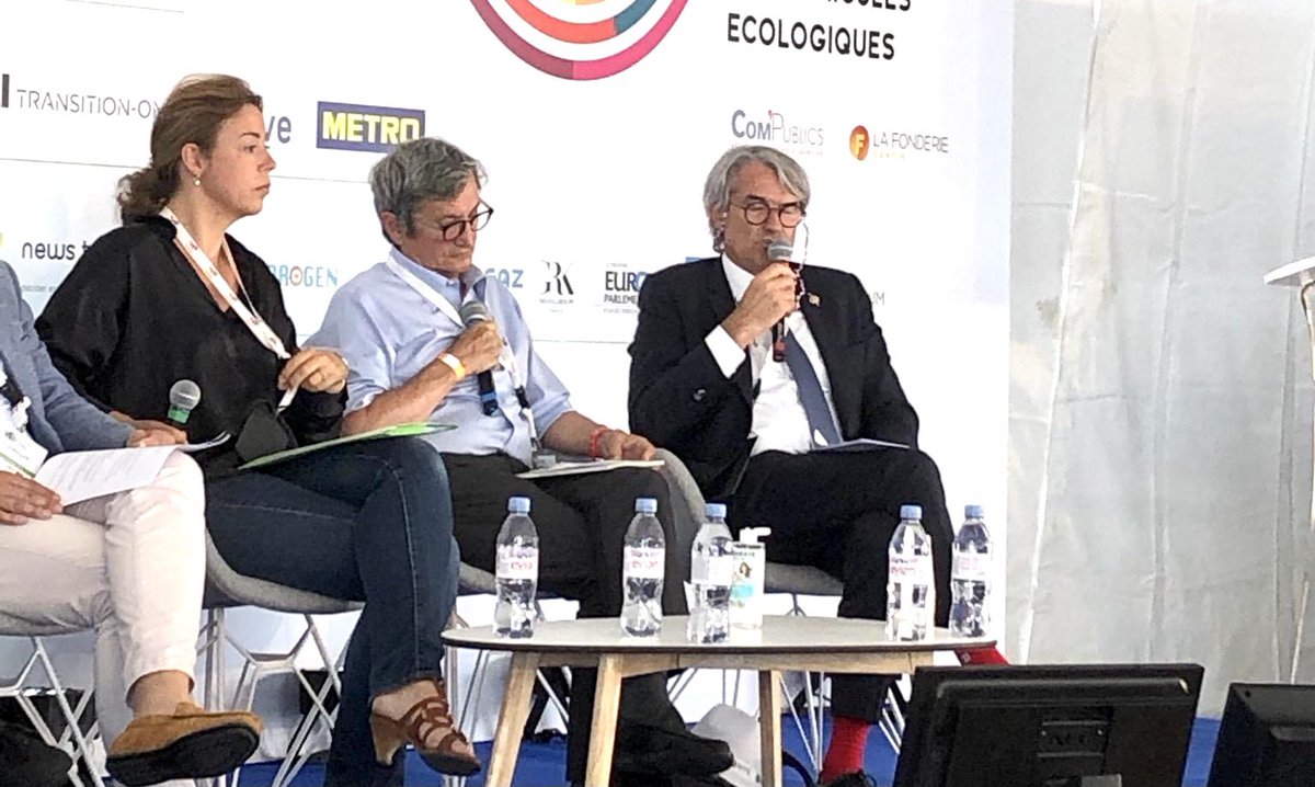 GRDF's tweet photo. Pour @DeputeCabareP, la #pollution dans les centres ville c’est le bruit : “Un #PoidsLourd ça ne fait pas tant de bruit que ça s’il est alimenté en #BioGNV. La #logistique urbaine nécessite de faire entrer les #camions en ville.“
#Mobilité #GazVert #ZFE #Energie #RIVE2021 https://t.co/d6KVhqjjFi