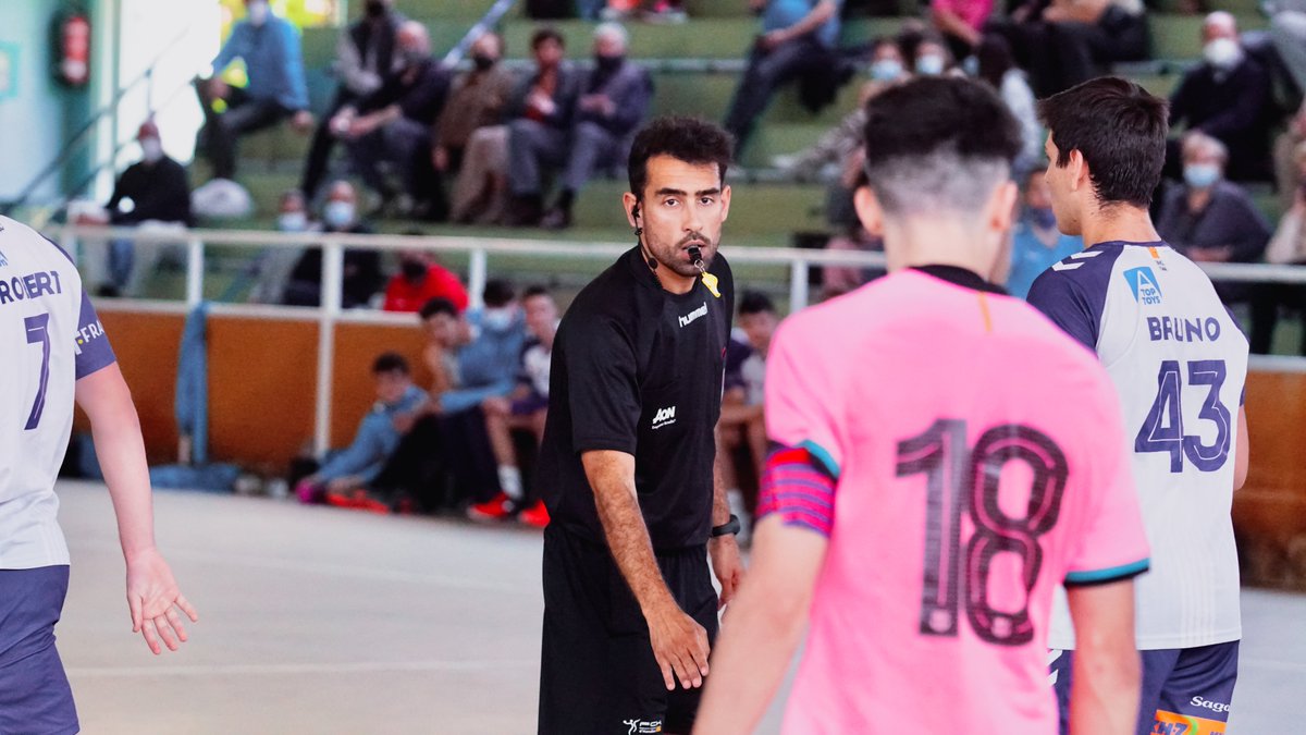 📝 T’agradaria ser àrbitre d’handbol?

👉🏼 El curs tindria una part online de 10 hores i un altre presencial de 5 hores.

🔗 bit.ly/3dULvKy

#️⃣ #HandbolCatalà