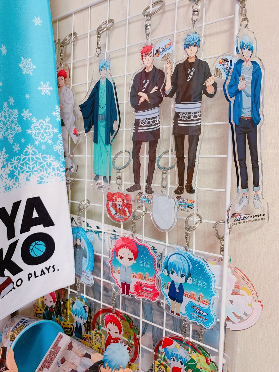 グッズ専用部屋が1部屋じゃ足りなくなってきたのでもう1部屋クレメンスしたらダメメンスされたので整頓する🥺アクキー1個1個外すの気が狂いそう🥺🥺 