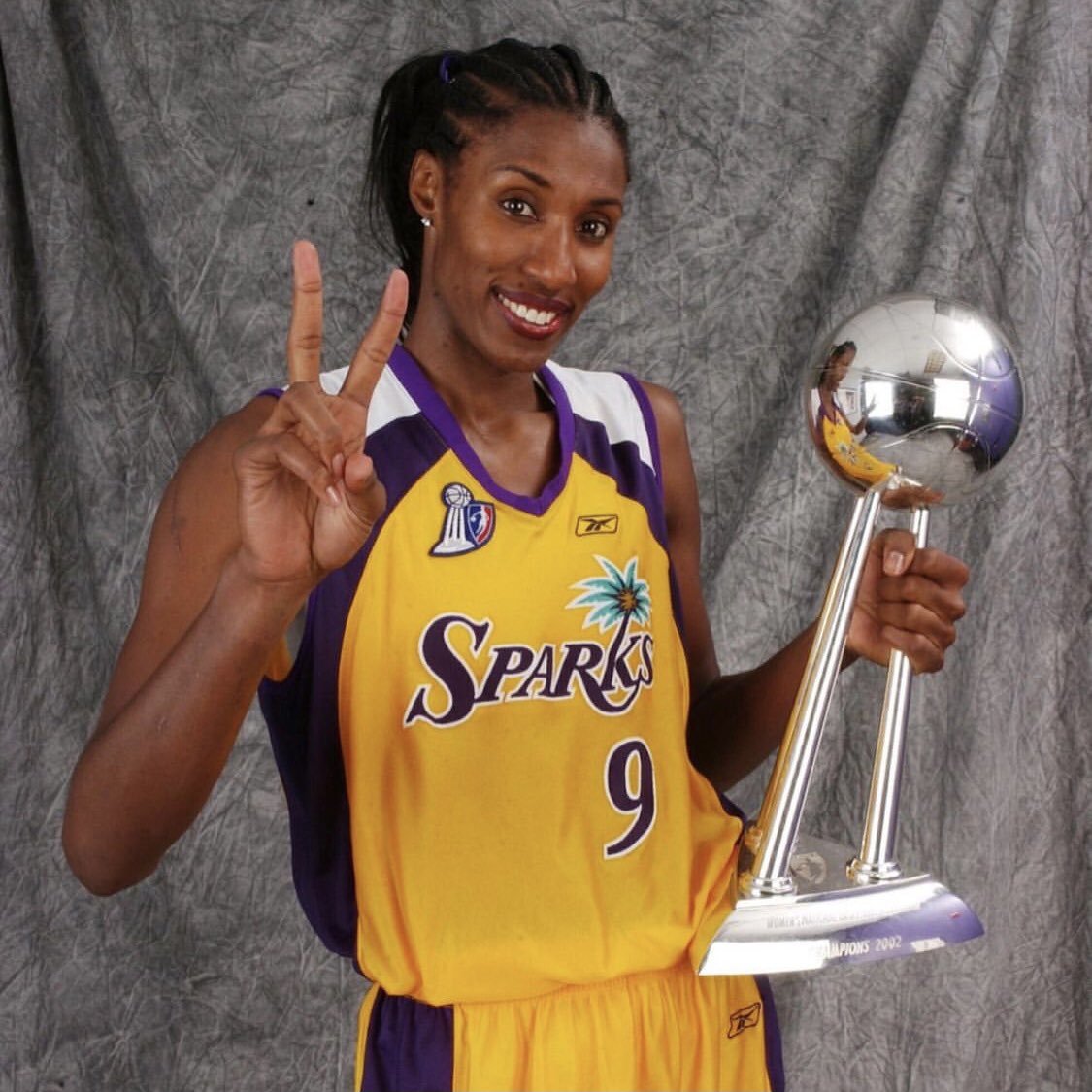 Join us in wishing WNBA LEGEND Lisa Leslie a very happy birthday 