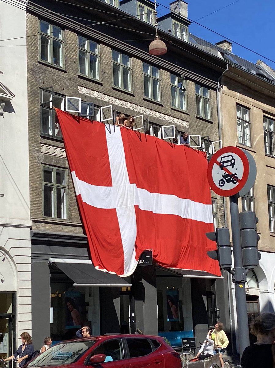 CSZT's tweet photo. De her ser lige dit flag. Og raiser. https://t.co/RL0aDeiyFv