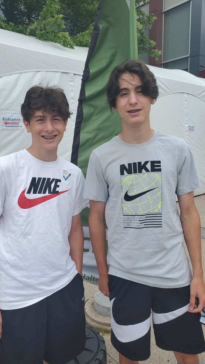 ctaptelis1's tweet photo. Pfizer dose 2! 💉💉 So grateful and proud of these boys!! 🥳🎉
#fullyvaxxed #nike #JustDoIt #kickcovidtothecurb @Ntaps2007 https://t.co/cY73ashtUR