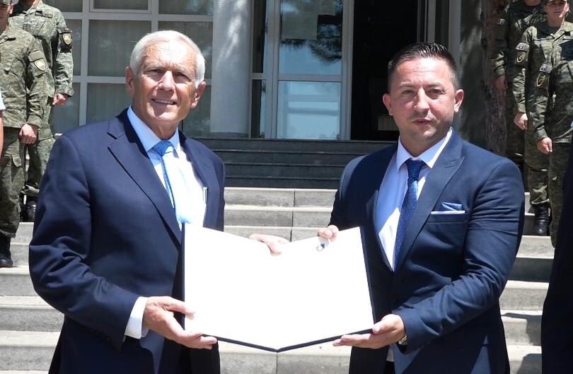 I am honored to host General  <a href="/GeneralClark/">Wes Clark</a> to the Republic of Kosovo 🇽🇰 &amp; to the Ministry of Defense. Gen Clark’s visit is of historic importance for Kosovo. In Gen Clark’s honor, <a href="/KSF_Kosova/">Kosova Security Force GS</a> University Study Center is named “General Wesley Clark”. A moment of pride for Kosovo!