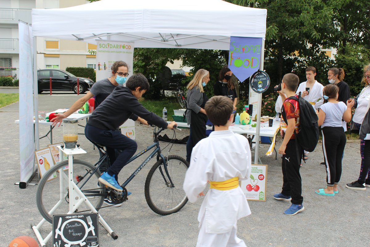 Podeliha_AL's tweet photo. | 𝗔𝗻𝗶𝗺𝗮𝘁𝗶𝗼𝗻 📣 |
Retour sur l'événement Petits gestes pour Grands défis dans le quartier de la Roseraie à #Angers. Une journée d’animation initiée avec nos partenaires.
📝 https://t.co/SzhJaQB9Ug

#Animation #AnimationSociale #LienSocial #UtilitéSociale #Locataires https://t.co/IM6MQun3wK