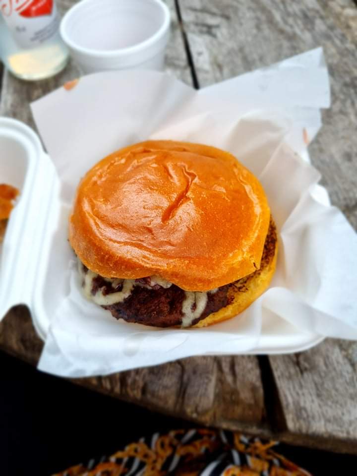 Happy Wednesday!
Our food van is OPEN until the match starts! So come & get your burgers beforehand⚽️🍔
Walk ins only for the game😁🙏

#lockandquaybootle