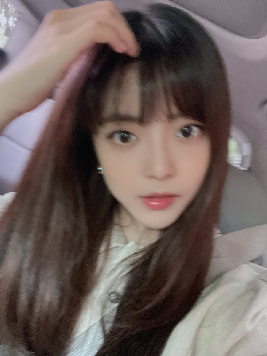 WekiMeki's tweet photo. 사진이 아주 다 그냥 흔들려버렸네...
흔들림의 미학이 다시 시작된 것인가..🙄

#☁️ #지수연 https://t.co/dsP7bIw0fQ
