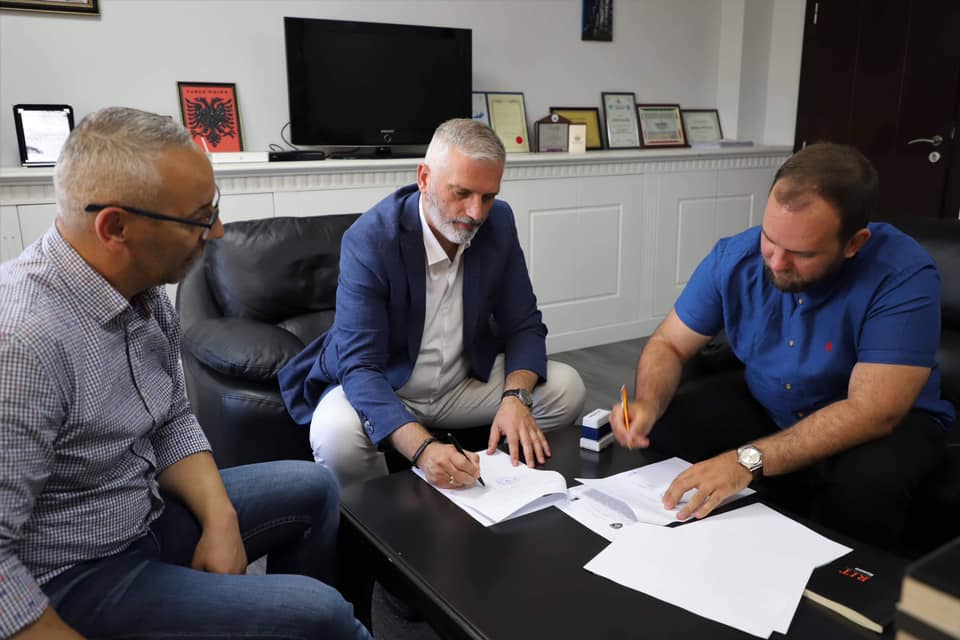 Welcoming news✔️
The Municipality of Mitrovica provides use of facility for executing non-formal education by the "BONEVET Foundation"
Find exclusive details at👉 kk.rks-gov.net/.../komuna-e-m…