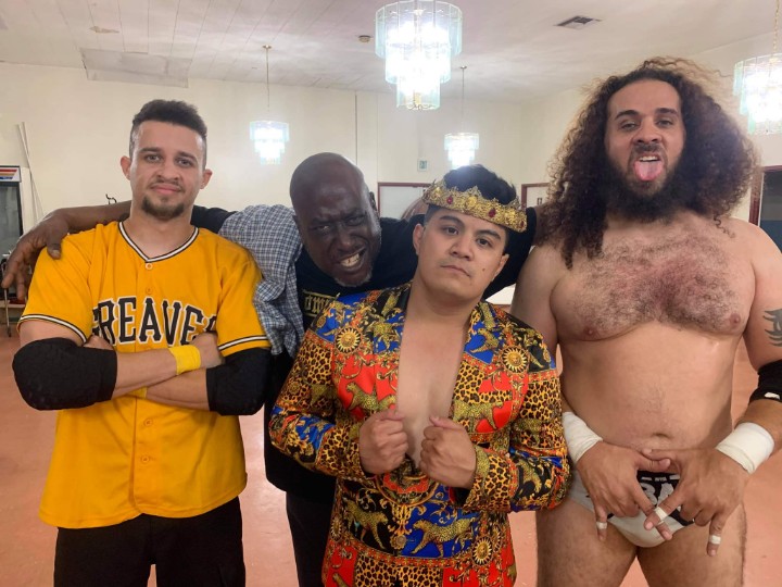 CaesarBlack's tweet photo. #theIZM 1st family photo @comptonmania https://t.co/hweXmFGhDN