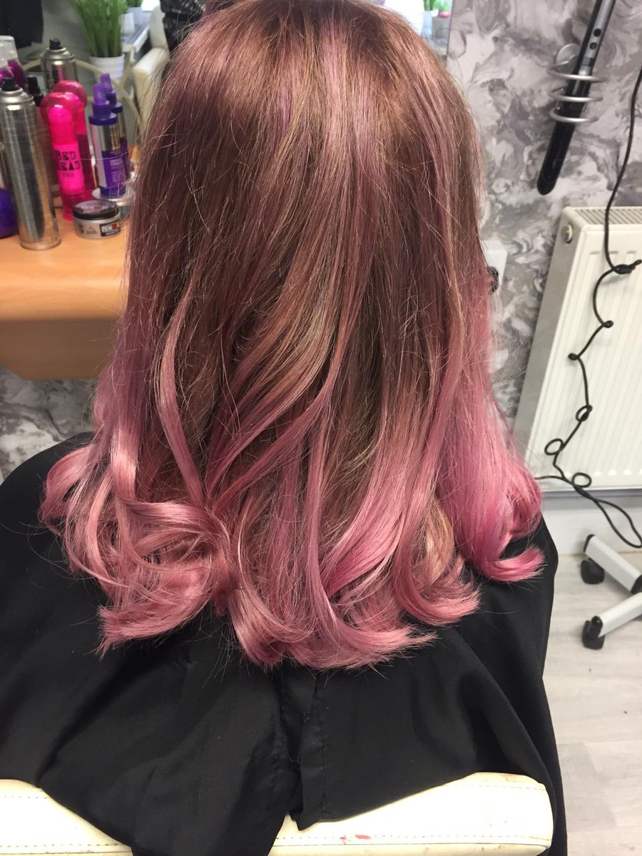 AmbzP27's tweet photo. So I've used the brand new rose lavender on this client today 😍😍😍😍 #hair #funkycolours #lavender #lovethesecolours ##colourtechition https://t.co/evqx1VNEP2