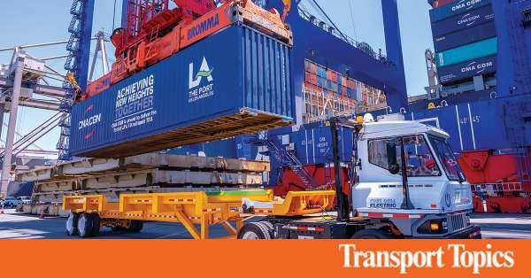 KNRetrans's tweet photo. .@PortofLA processes 10 millionth container in 12-month period, hitting milestone. https://t.co/KSeqJPoWNR (via @TransportTopics) https://t.co/CopMHBb4MG