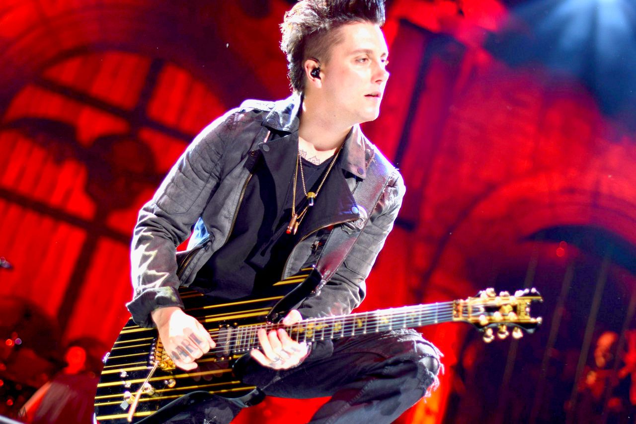 Happy Birthday Synyster Gates!    
