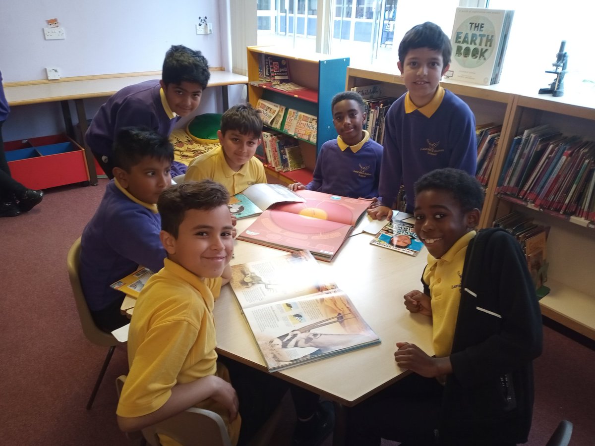 MissTobieLHS's tweet photo. Team Palm loved spending some time in the library this morning. @HeadLHS https://t.co/NzzKkkDEws