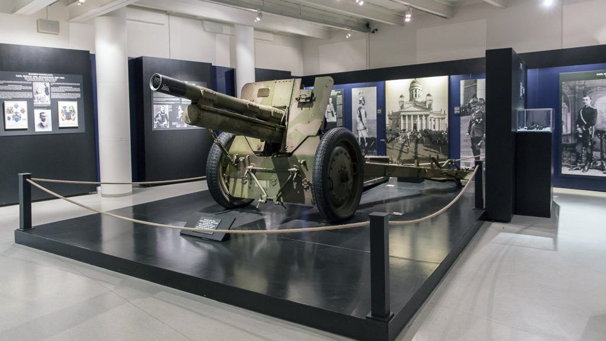 Centred around the majestic 700-year-old Häme Castle, Linnanniemi is a unique park-like complex in Hämeenlinna on the shores of Vanajavesi, with an ensemble of three museums - Häme Castle, the Museo Militaria, and Finland’s largest Prison Museum Prison: discoveringfinland.com/blog/charmed-h…