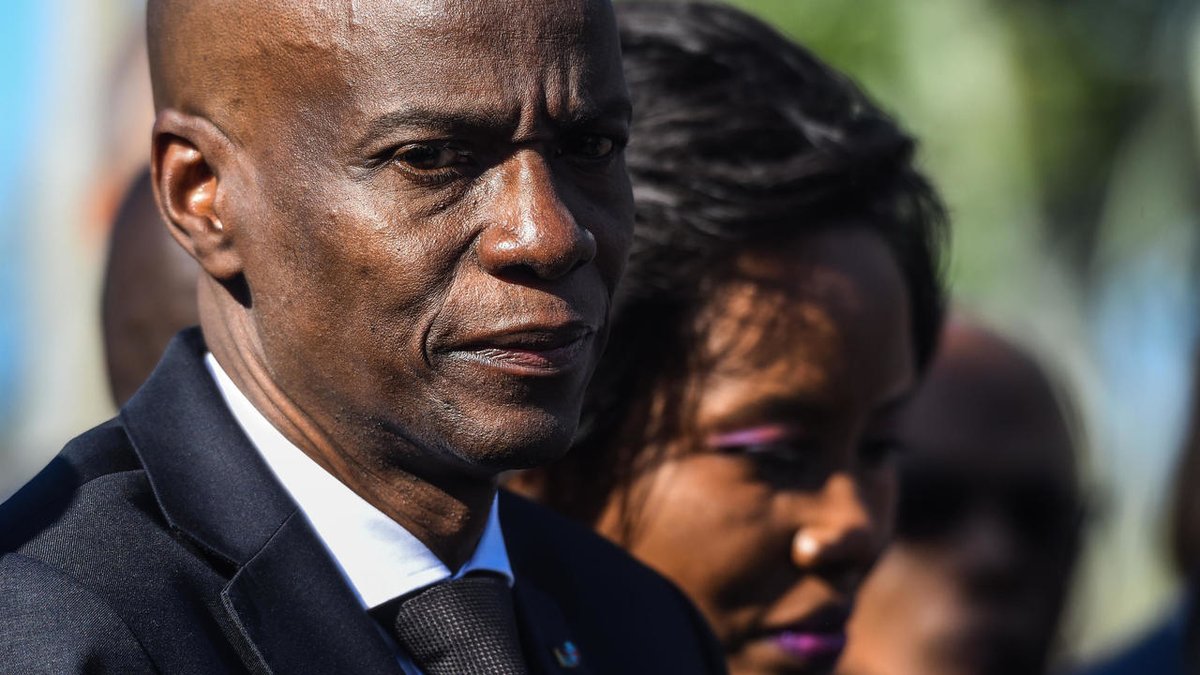 RFI's tweet image. 🇭🇹 #Haiti Le président haïtien #JovenelMoise a été assassiné tôt mercredi matin 7 juillet chez lui par un commando formé d'éléments étrangers, a annoncé le Premier ministre sortant Claude Joseph dans un communiqué. #RFImatin