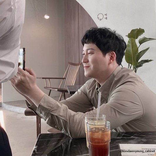 xdrxyyy's tweet image. the model                                      the photographer
