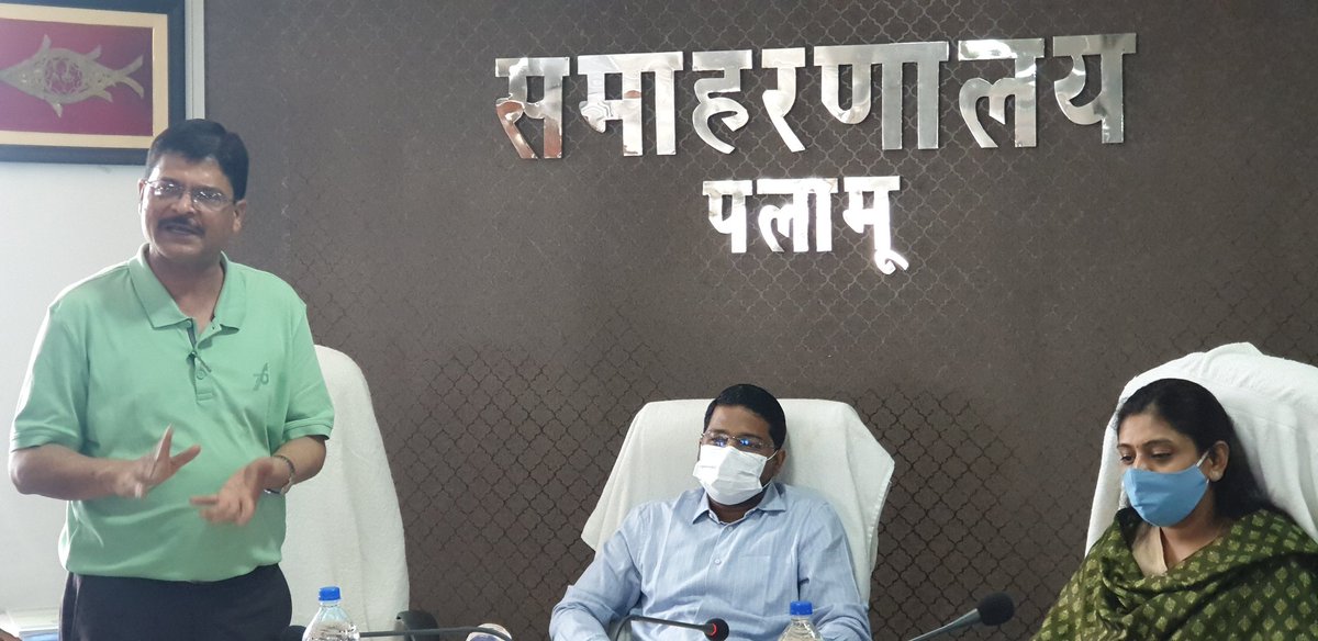 DC_Palamu's tweet photo. जनता की सेवा परम सेवा है,जिले के सभी बीडीओ में है बहुत क्षमता:निवर्तमान डीडीसी
आपके काम से लोगों को खुशी जुड़ी है,मुस्कान जुड़ी है: निवर्तमान डीडीसी
@JharkhandCMO 
@HemantSorenJMM
@MithileshJMM 
@MoHFW_INDIA 
@NITIAayog 
@prdjharkhand 
@prdpalamu
@FobDaltonganj 
@DrJatashankarC1 https://t.co/3SlNdomXQP