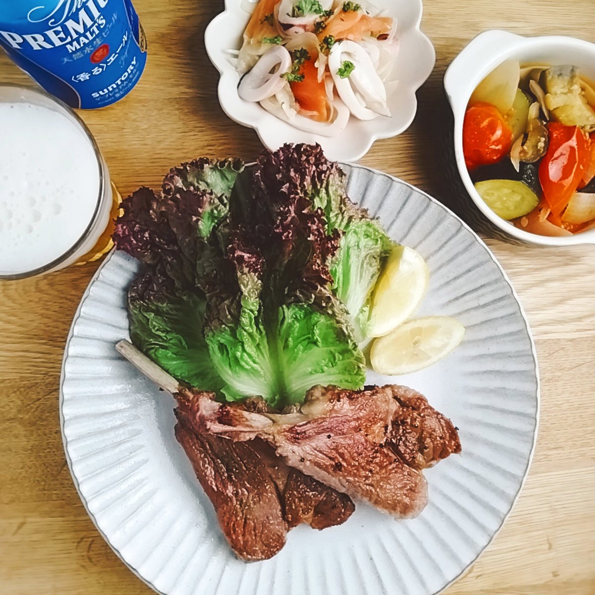 今日の夕ごはん🍴
・ラム肉の香草焼き
・ラタトゥイユ
・イカとサーモンのマリネ
香草のいい香りでビールがすすみます😋
#おうちごはん #料理好きな人と繋がりたい