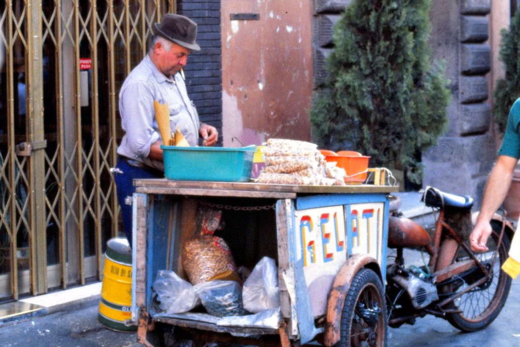 RetroItaliana's tweet image. Italy, 1980s