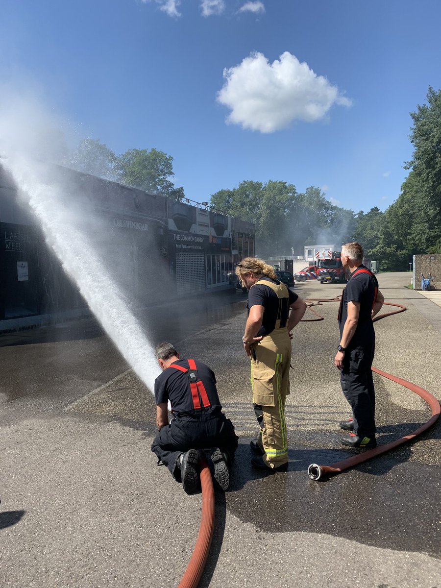 Praktijkdag Basisprincipes van brandbestrijding👌🏻 Met vandaag oefeningen over de 360 graden verkenning en defensief buiten. Mooi werk!🚒🔥#basisprincipesvanbrandbestrijding #lerenindepraktijk #gewoondoen