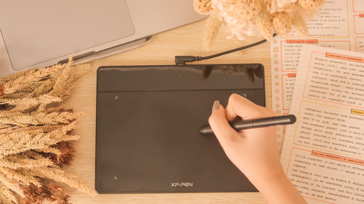 xppen_ph's tweet image. Welcome to watch the vlog video of a week of @PatrishaDictado. 👉youtube.com/watch?v=whU9fO…
Thanks @PatrishaDictado for sharing these aesthetic pictures of her setup! 🥰
#xppenph #digitaltablets #decofun #workspcace