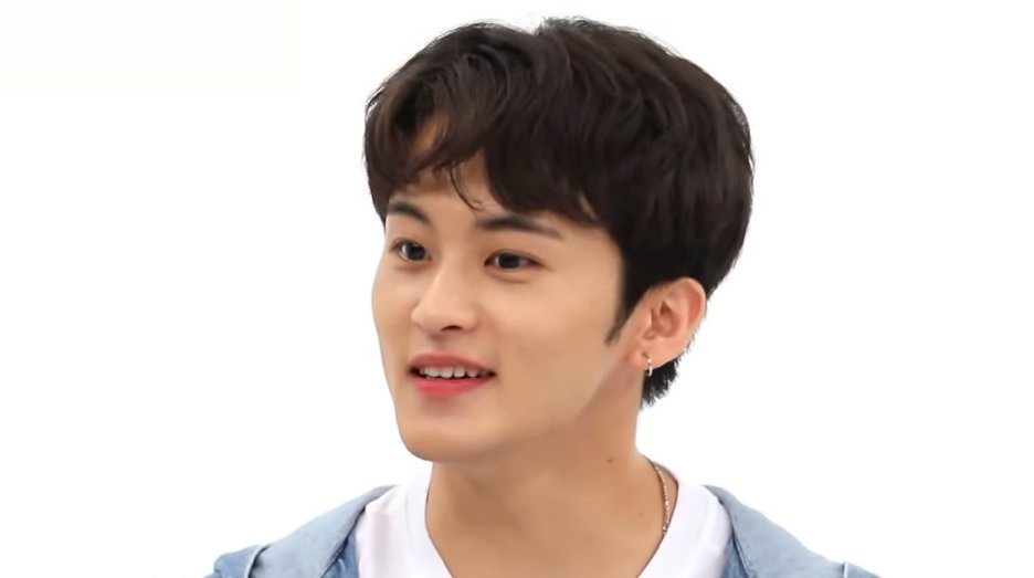 LOOKSMKL's tweet photo. #MARK on weekly idol https://t.co/5aTKCn92du