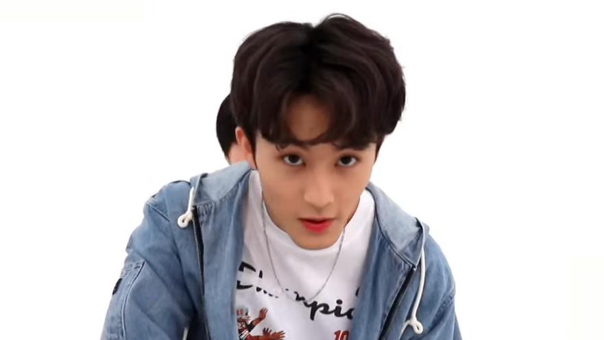 LOOKSMKL's tweet photo. #MARK on weekly idol https://t.co/5aTKCn92du