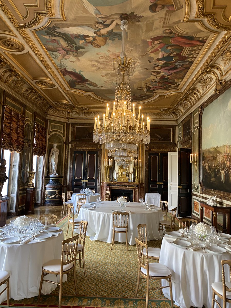 Hier nous retrouvions avec joie « en vrai » les courtiers VIBS, accueillis par le GDA Benoît PUGA et Patrick COHEN, DG d’AXA France, à l’Hôtel de Salm qui abrite la Grande Chancellerie de la Légion d’Honneur. L’Excellence et l’Histoire omniprésentes dans ces lieux exceptionnels.