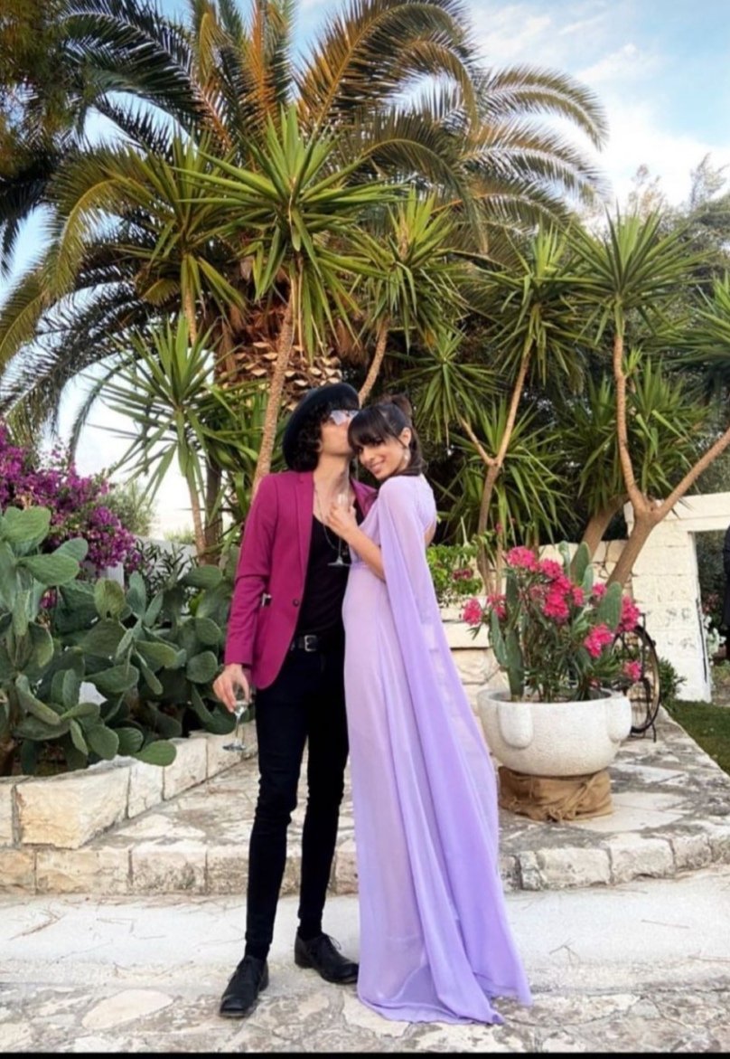 La sparo lì giusto per farmi un po' di risate e far inca@@are qualcun'altro😈🤡. "PROVE DA UN MATRIMONIO" 😂.
E come si suol dire ultimamente "non succede ma se succede' io sarei la prima a gioirne😍🤞❤️